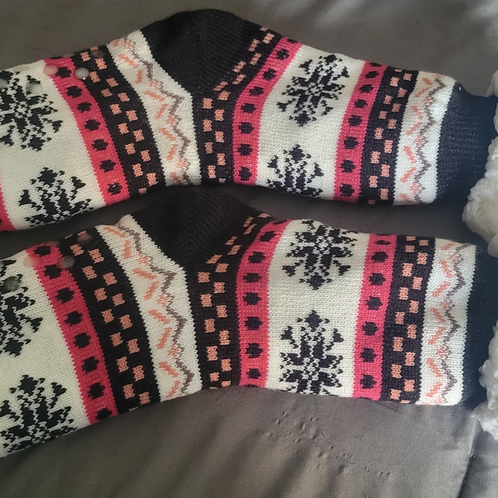 Cozy Black and Pink Patterned Socks